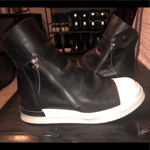 Rad sneaker boots by Cinzia Araia